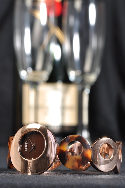 Sekonda black background